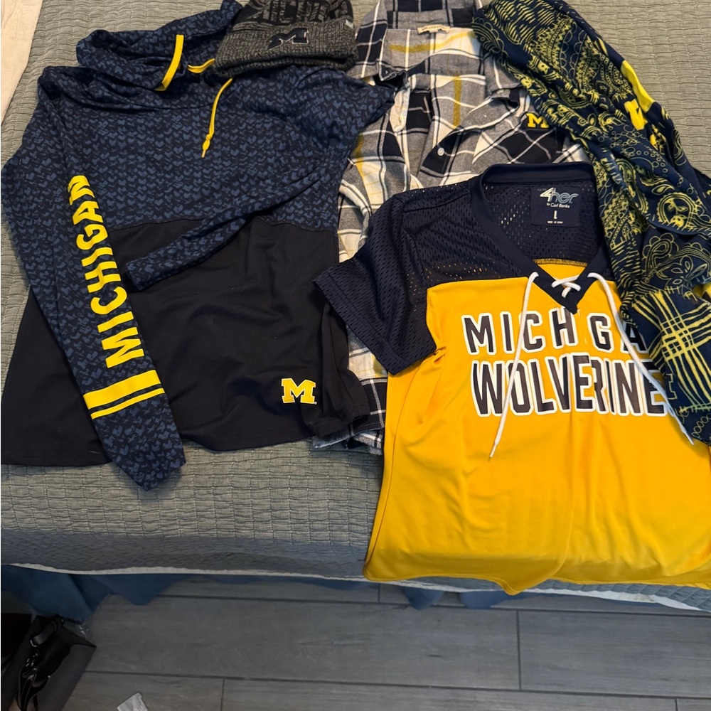 Michigan Wolverines Apparel Bundle